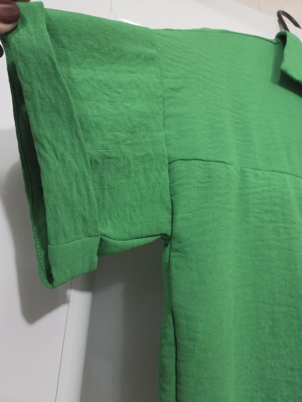 Cropped Button-Front Green Collared Blouse - Picture 4 of 5